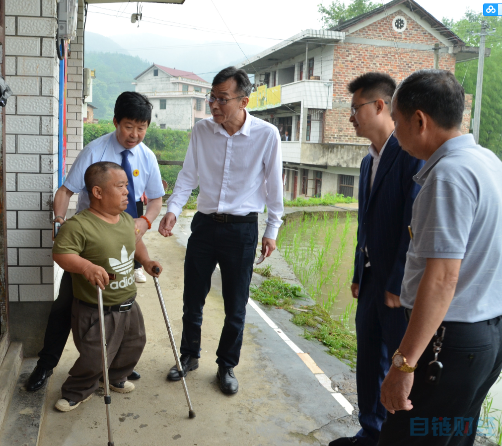 吴忌寒：风雨无阻，爱心直达 牧牛保在新化县开展关爱乡村医生公益活动-区块链315