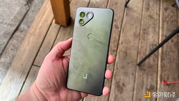 Solana Saga 抢先体验:价值 1000 美元的 Web3 手机值得入手吗?-iNFTnews