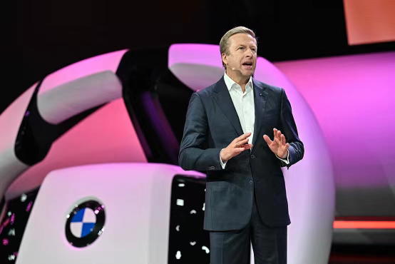 视频 | 每周市场解读：黄金VS比特币，全球经济悬崖边的“焦虑税”